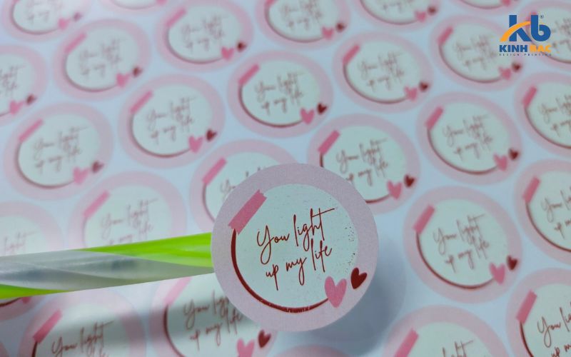 Decal giấy và decal nhựa có sự khác nhau về chất liệu, độ bền 